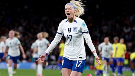 naked womens football|England Lionesses hero Chloe Kelly goes topless and strips to。